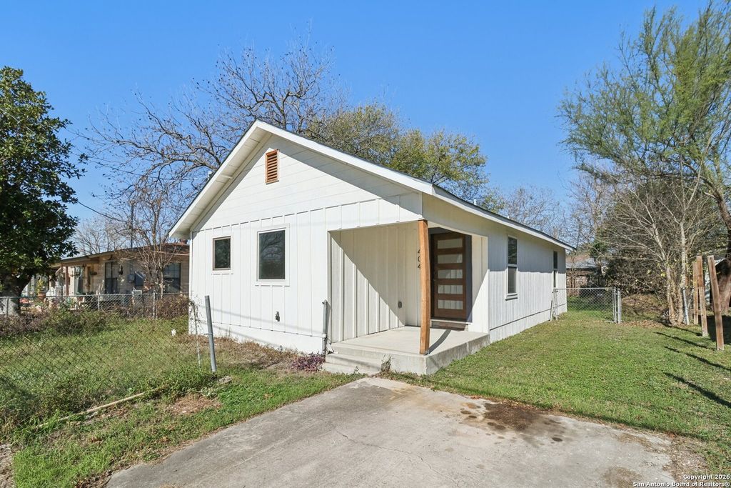 Photo of 404 Harper, Seguin, TX 78155 (MLS # 1933240)