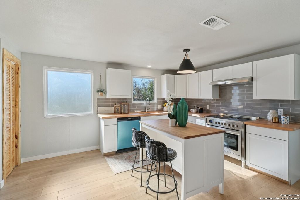 Photo of 404 Harper, Seguin, TX 78155 (MLS # 1933240)