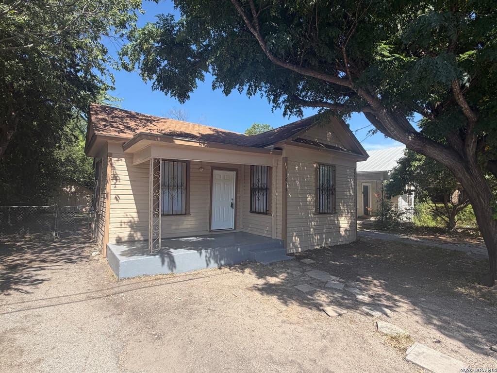 Photo of 1015 Saint James, San Antonio, TX 78202 (MLS # 2010234)
