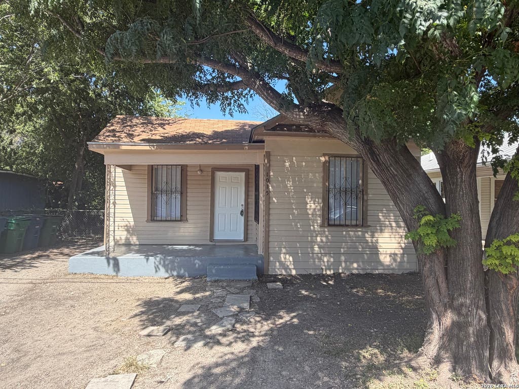 Photo of 1015 Saint James, San Antonio, TX 78202 (MLS # 2010234)
