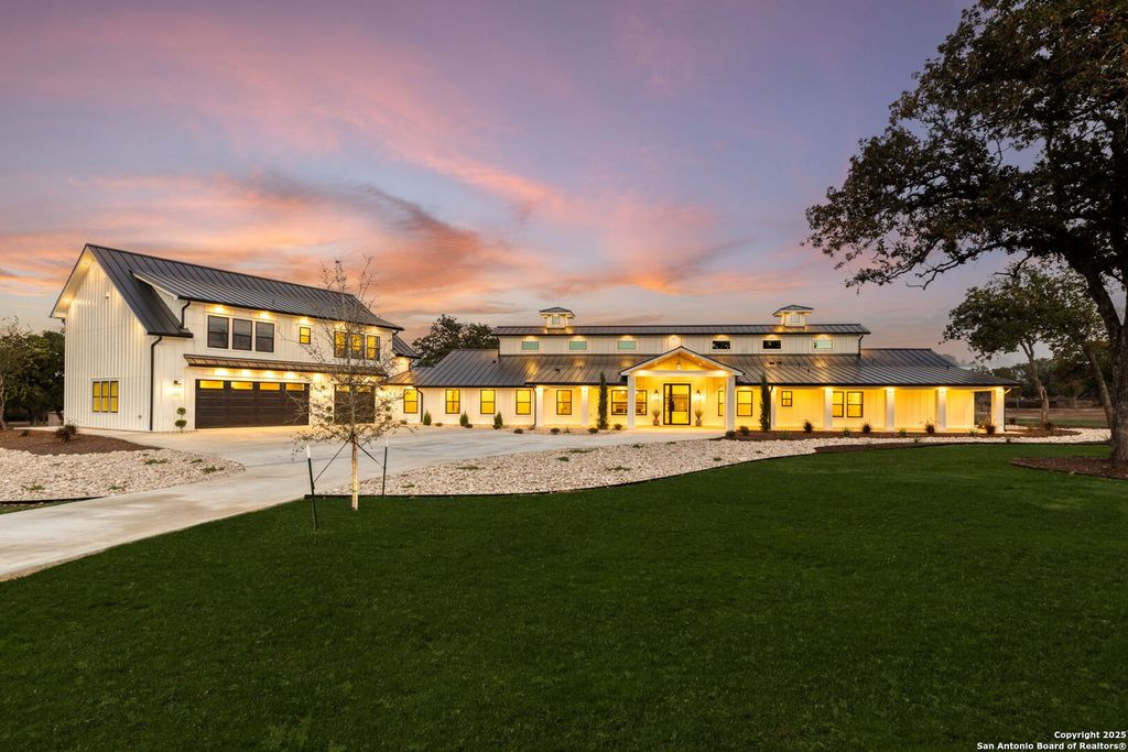 Photo of 24840 Breeze Oak, San Antonio, TX 78255 (MLS # 1924142)