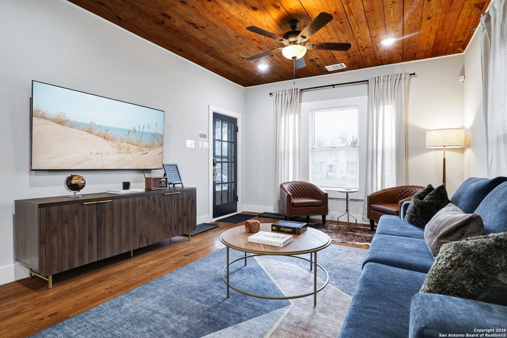 Photo of 1917 W Huisache, San Antonio, TX 78201 (MLS # 1934339)