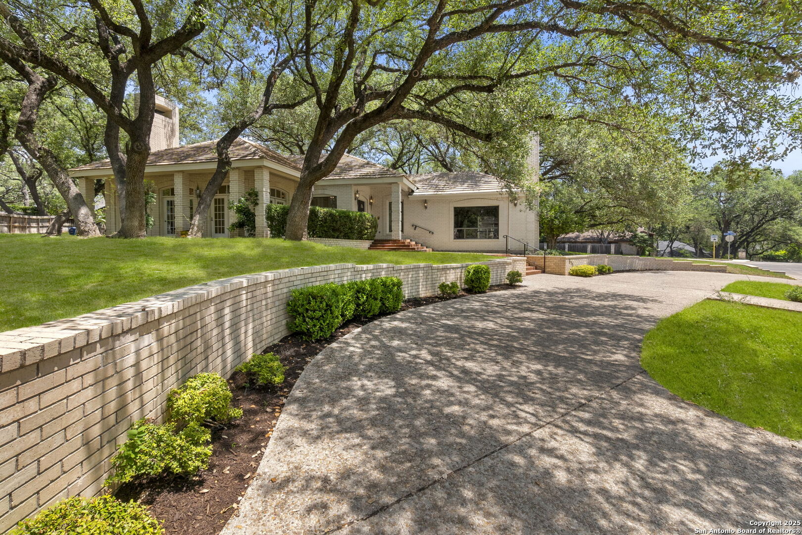 311 Ridge Bluff