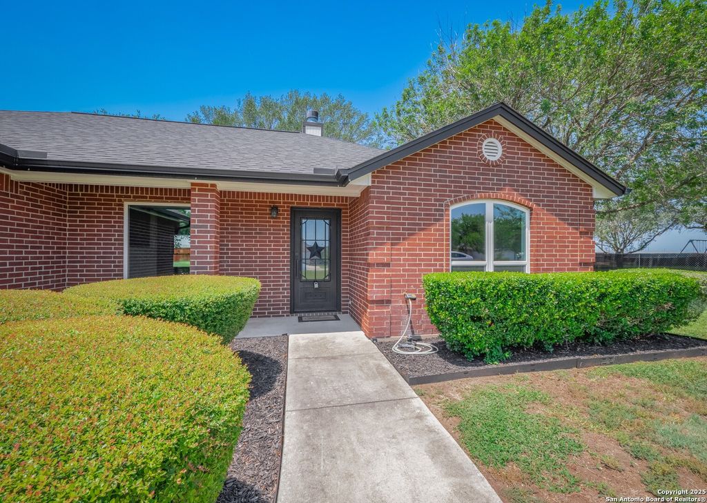 Photo of 268 Cordova Loop, Seguin, TX 78155 (MLS # 1891779)