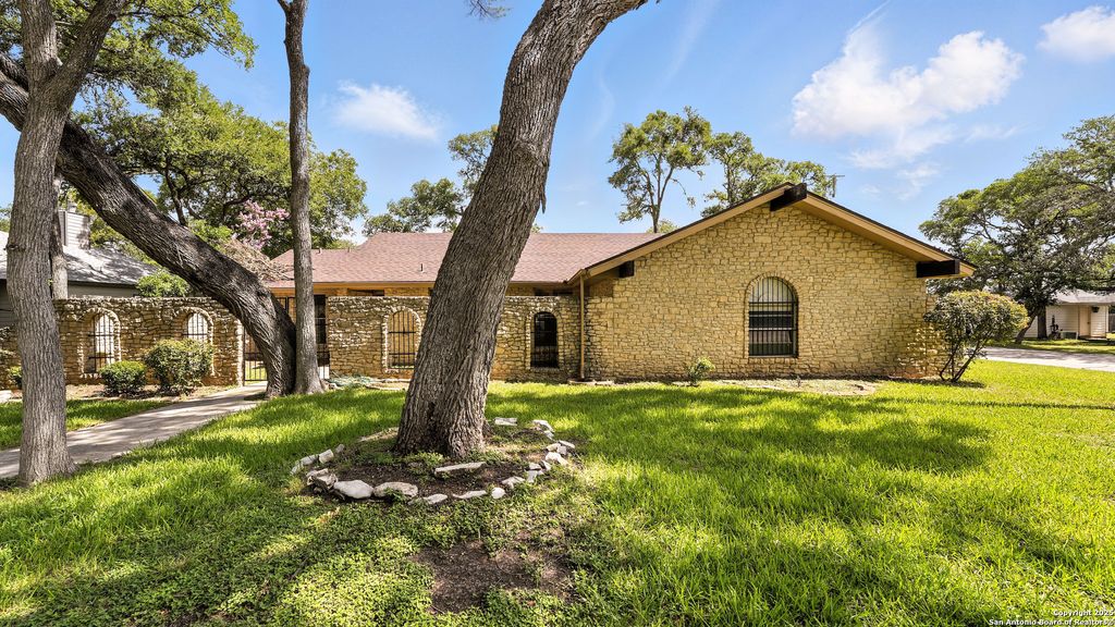 Photo of 162 Lone Oak, Seguin, TX 78155 (MLS # 1882384)