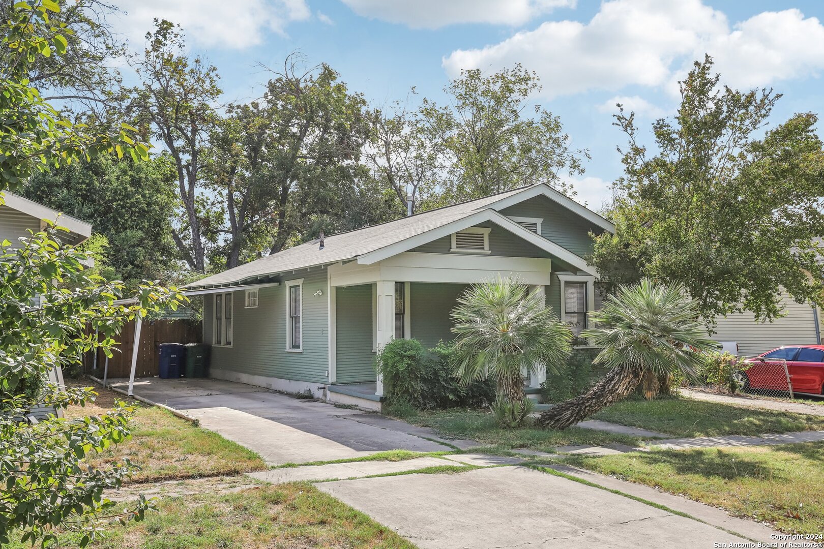 1112 W HUISACHE AVE