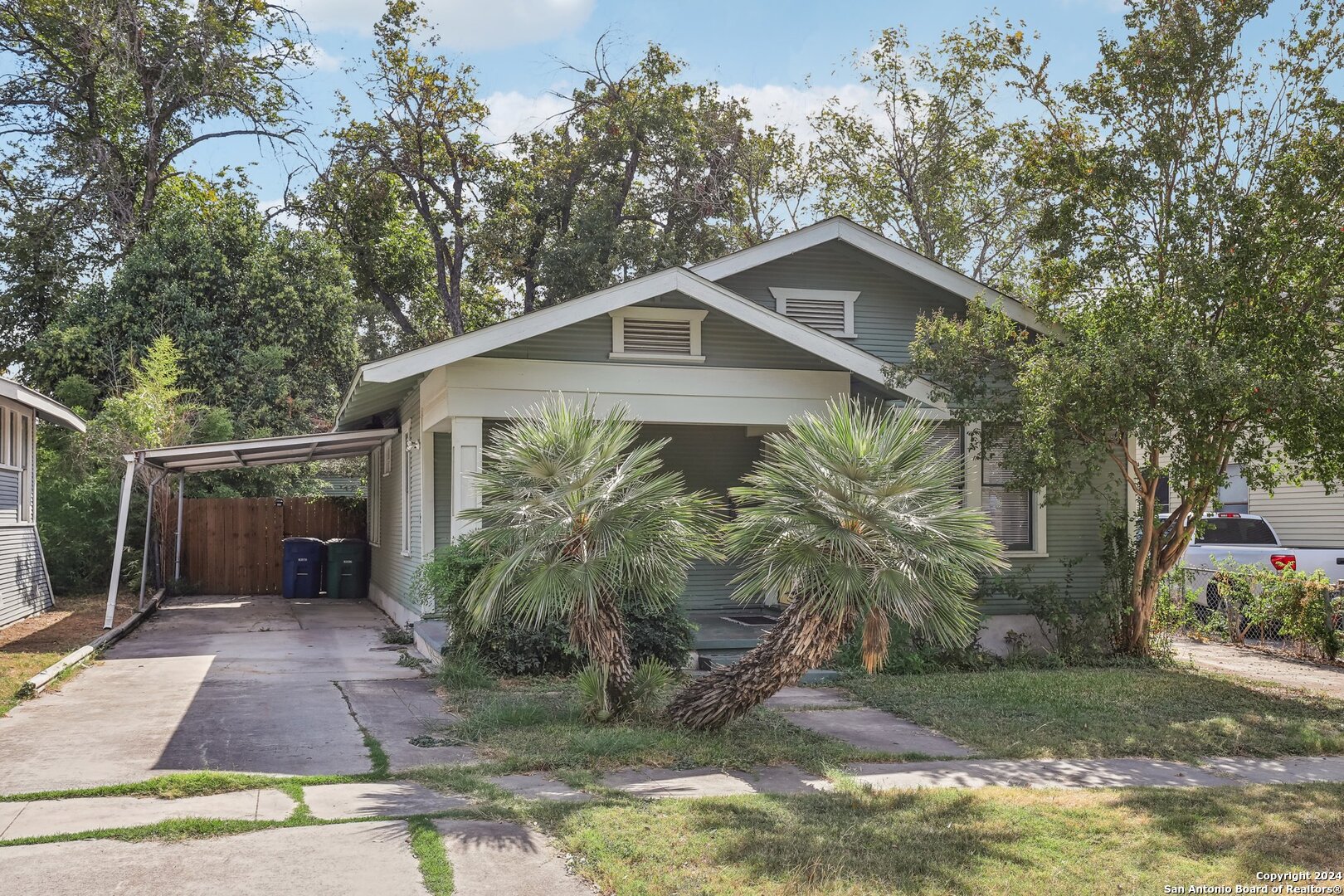 1112 W HUISACHE AVE