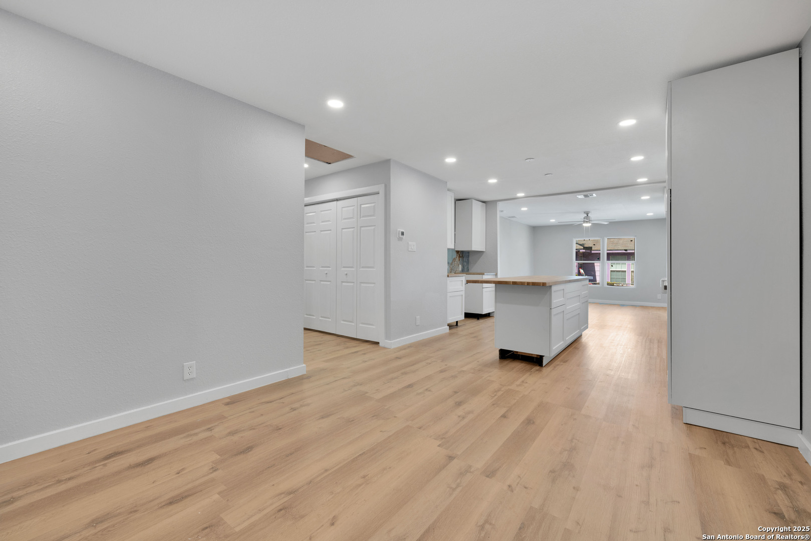 1126 W Lullwood