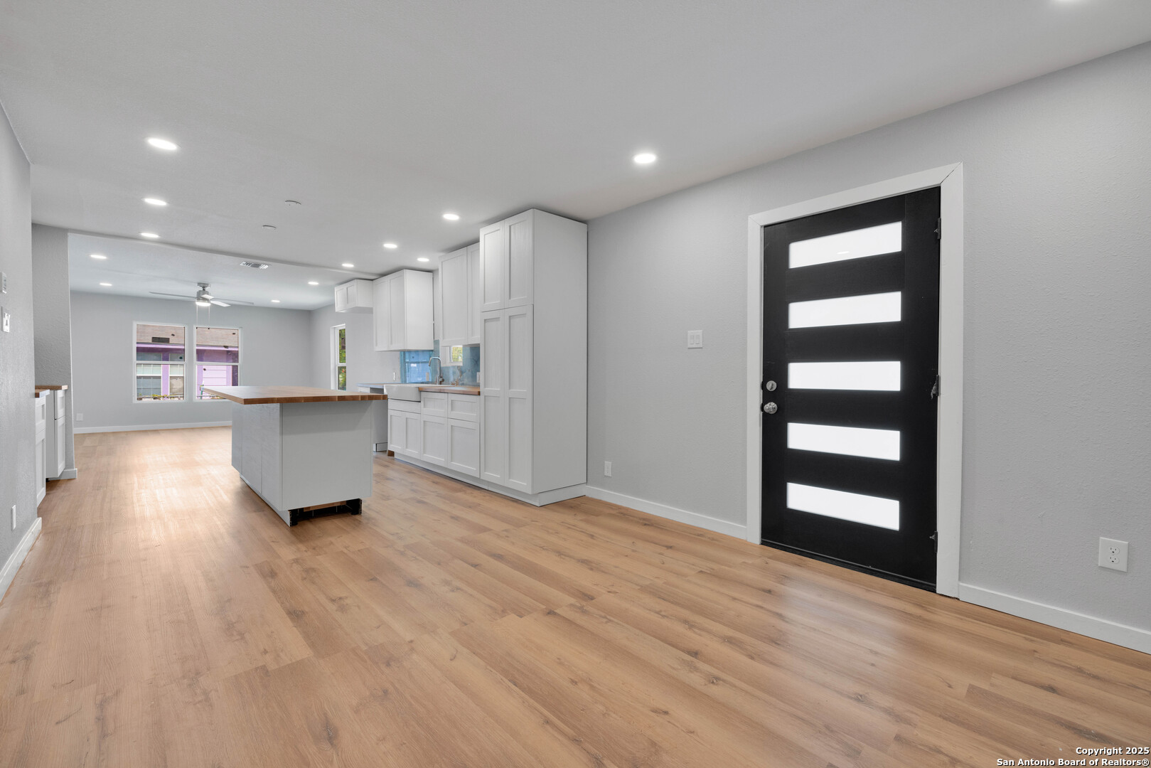 1126 W Lullwood