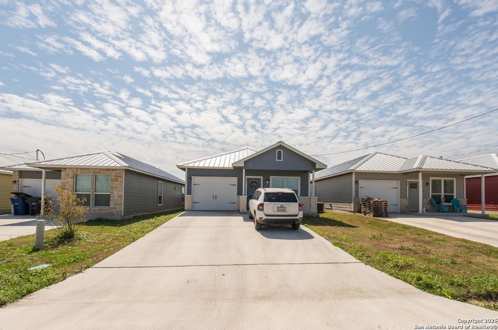 Photo of 657 Orion, New Braunfels, TX 78130 (MLS # 1920239)