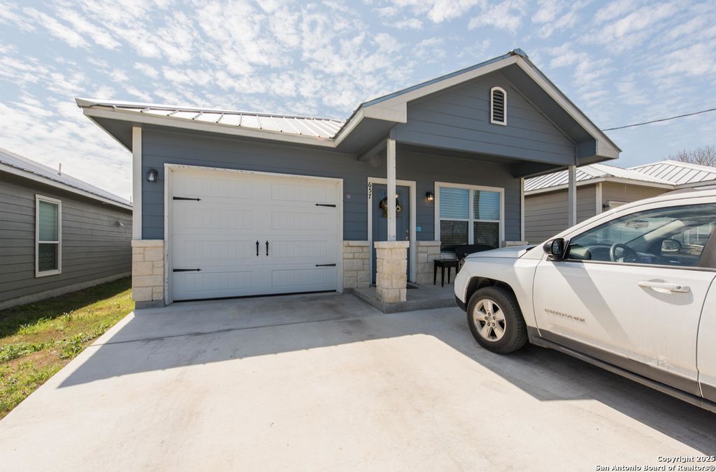 Photo of 657 Orion, New Braunfels, TX 78130 (MLS # 1920239)