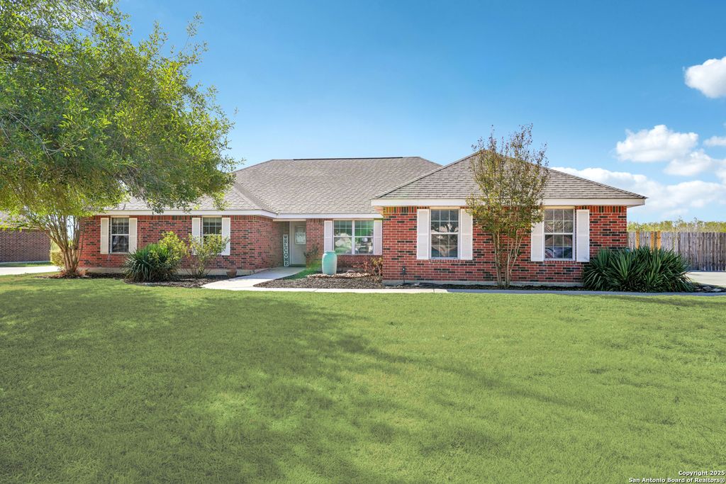 Photo of 122 Castlewood, Seguin, TX 78155 (MLS # 1917200)