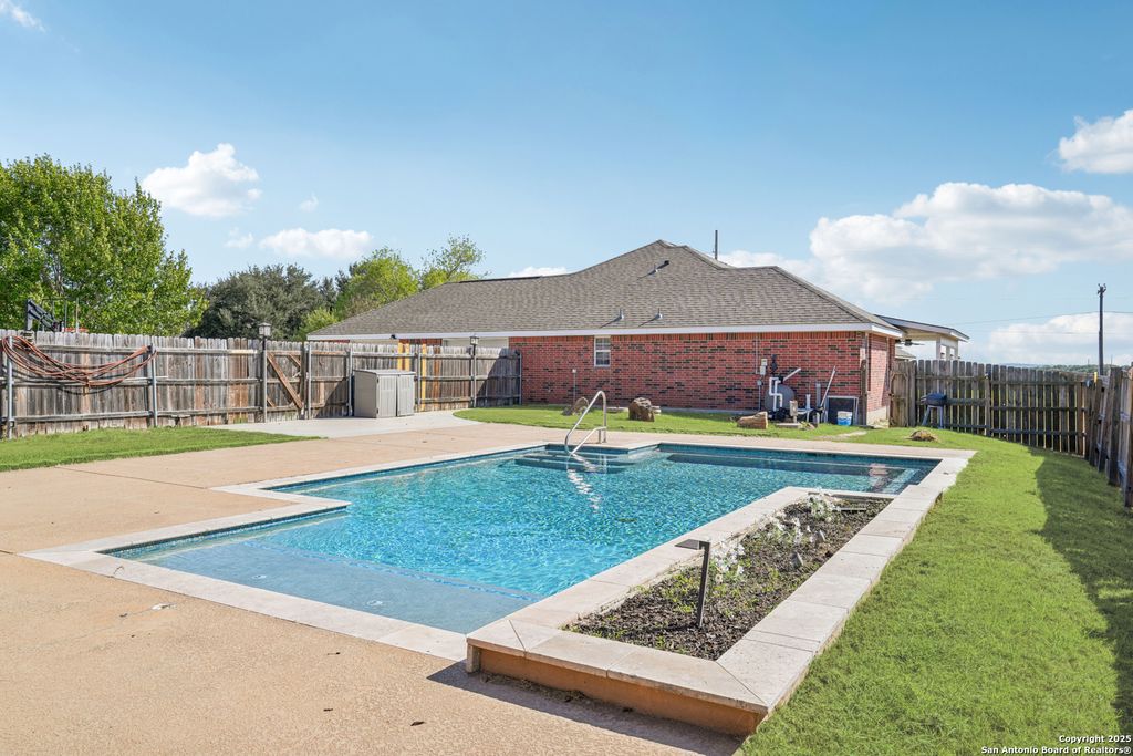 Photo of 122 Castlewood, Seguin, TX 78155 (MLS # 1917200)