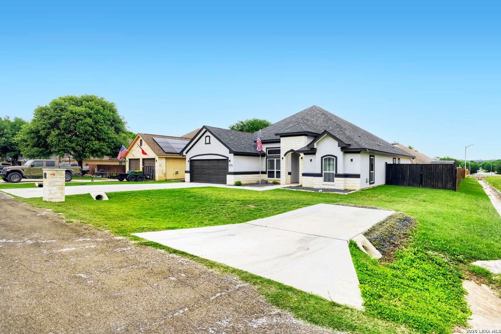 Photo of 15710 Fair Ln, Selma, TX 78154 (MLS # 1972053)