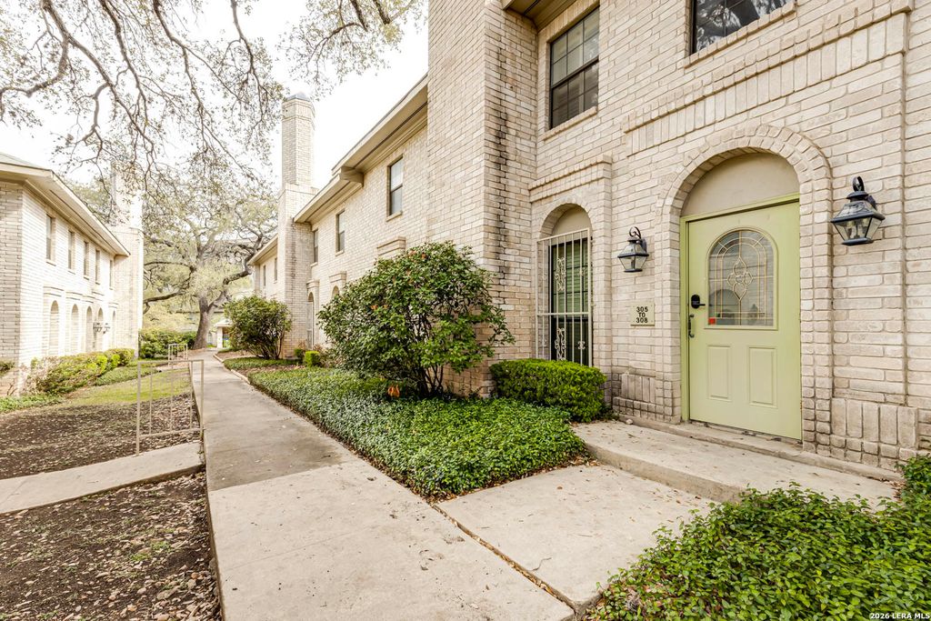 Photo of 8415 Fredericksburg 307 #307, San Antonio, TX 78229 (MLS # 1956106)