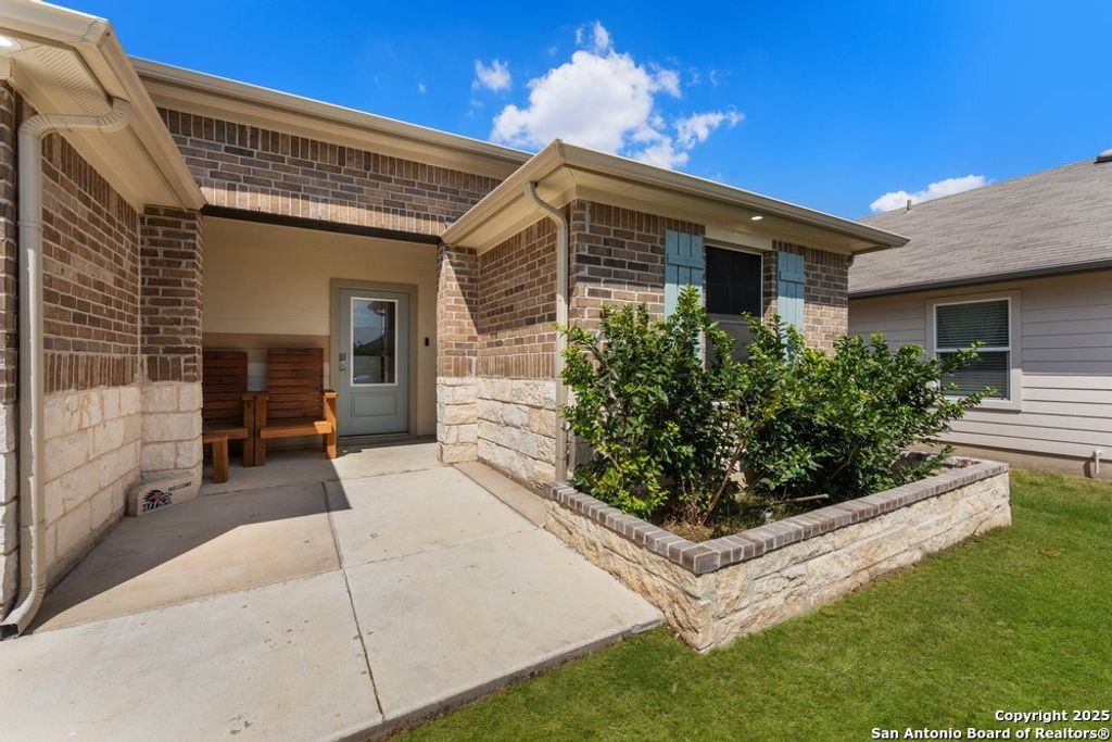 Photo of 829 Margay Loop, Seguin, TX 78155 (MLS # 1914356)