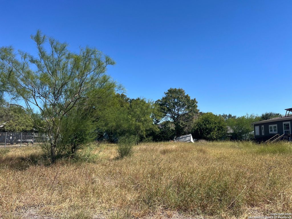 Photo of 110 Bogue St, San Antonio, TX 78228 (MLS # 1813242)