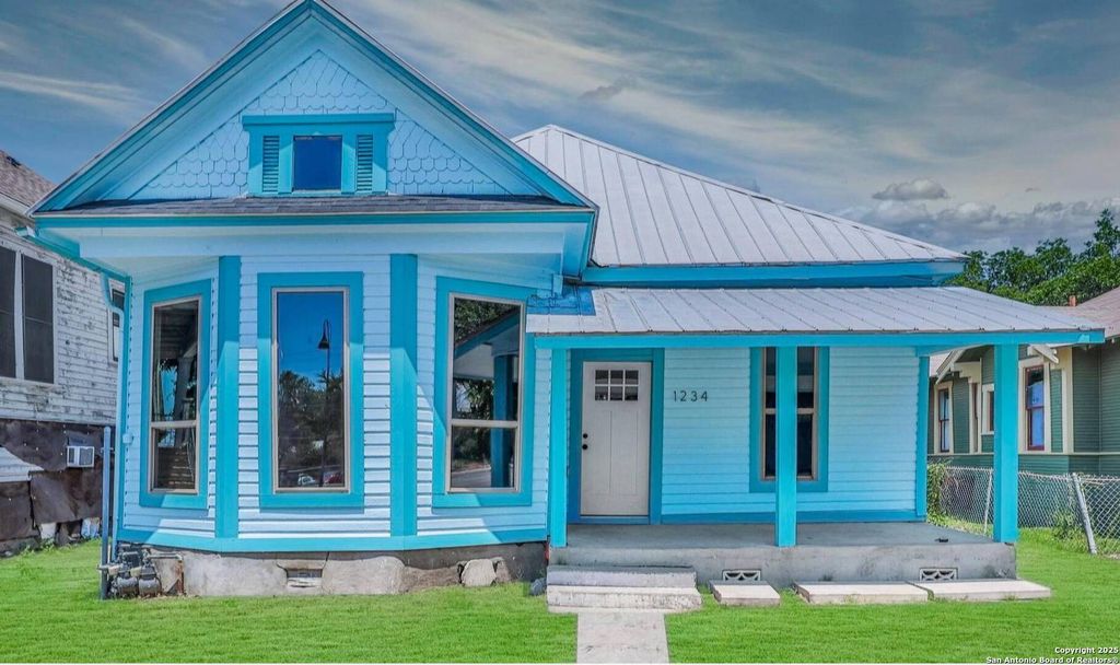 Photo of 1234 S Saint Marys, San Antonio, TX 78210 (MLS # 1917757)