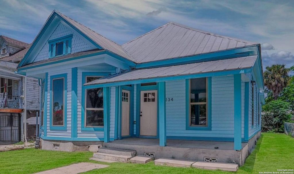 Photo of 1234 S Saint Marys, San Antonio, TX 78210 (MLS # 1917757)