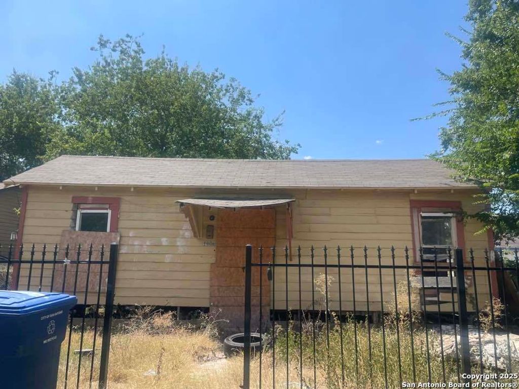 Photo of 1906 Nolan St, San Antonio, TX 78202 (MLS # 1910650)