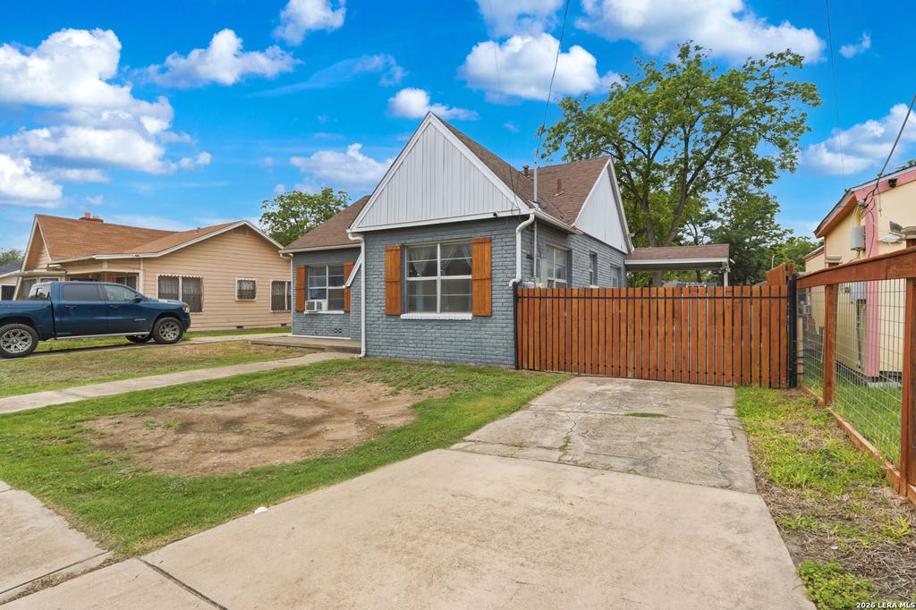 Photo of 755 KIRK PL, San Antonio, TX 78226 (MLS # 1966320)
