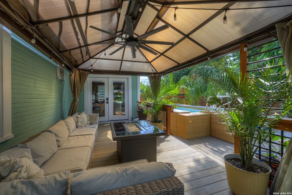 Photo of 225 S LIVE OAK AVE, New Braunfels, TX 78130 (MLS # 1990088)