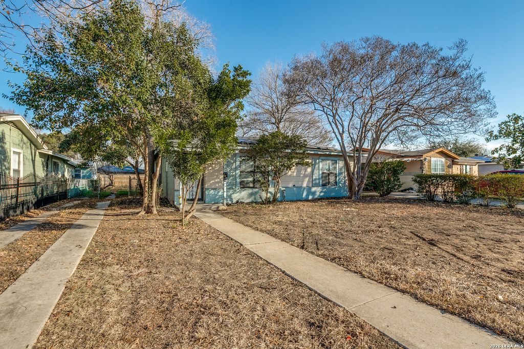 Photo of 2207 Bronte, San Antonio, TX 78207 (MLS # 1937558)