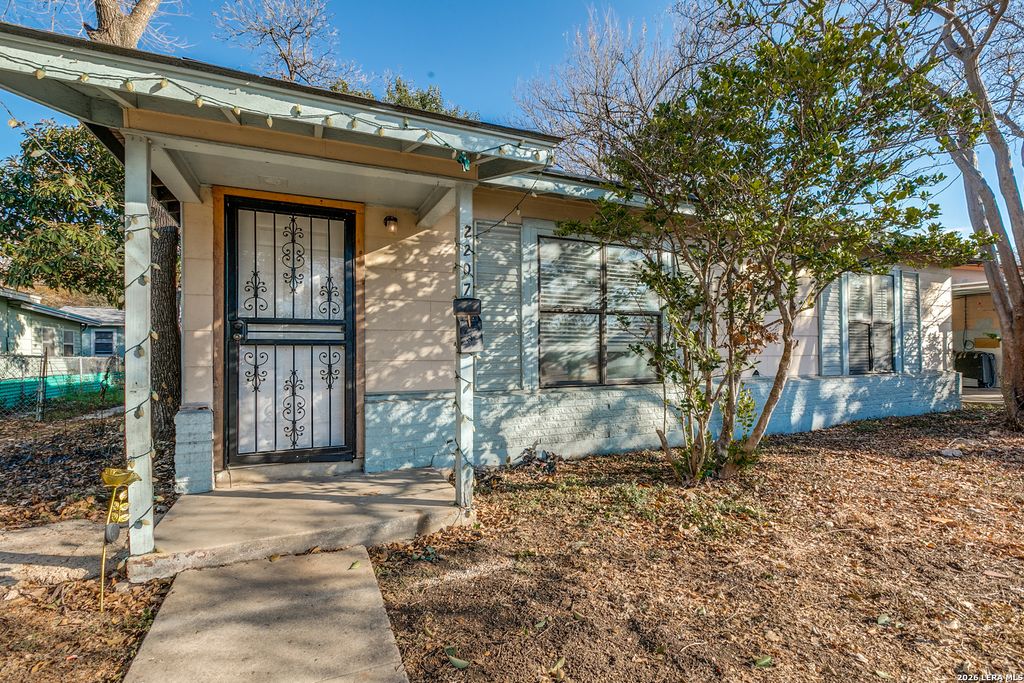 Photo of 2207 Bronte, San Antonio, TX 78207 (MLS # 1937558)