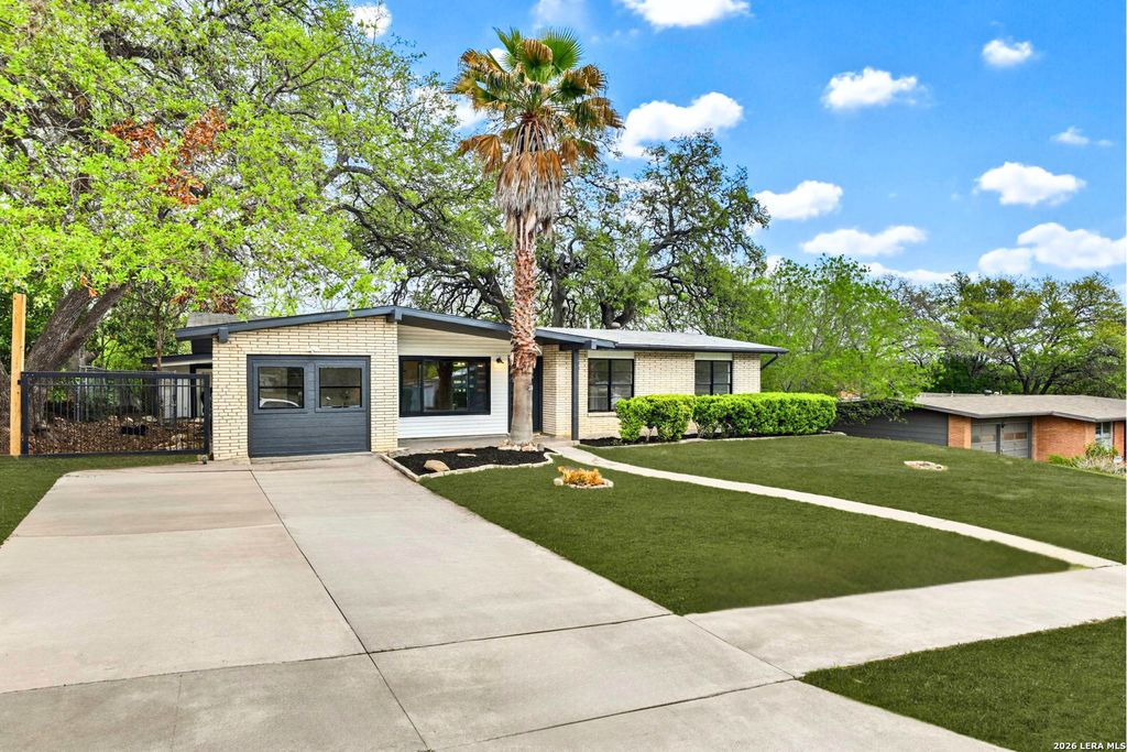 Photo of 227 W Glenview, San Antonio, TX 78228 (MLS # 1959057)