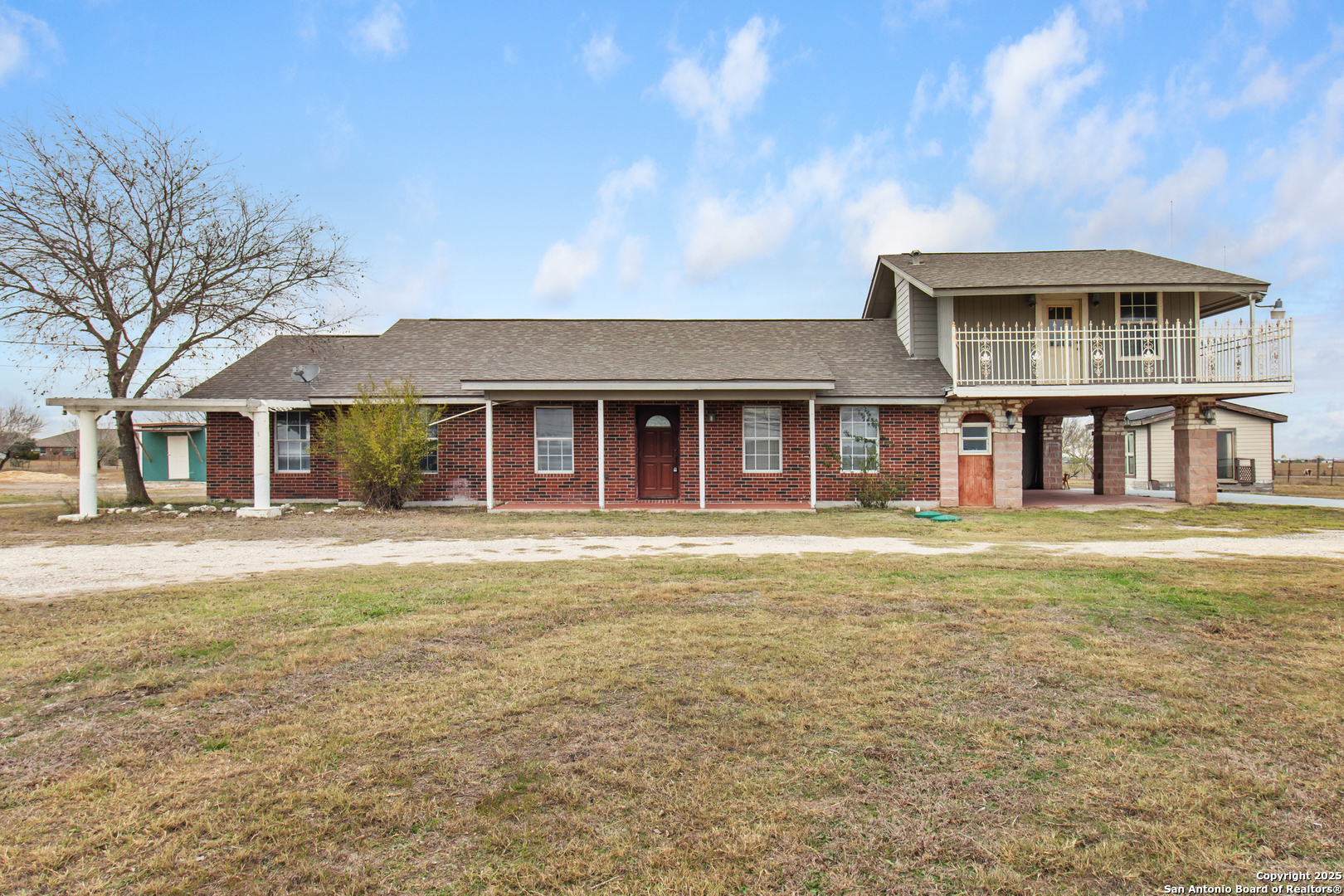 2210 Fm 1516 N #4
