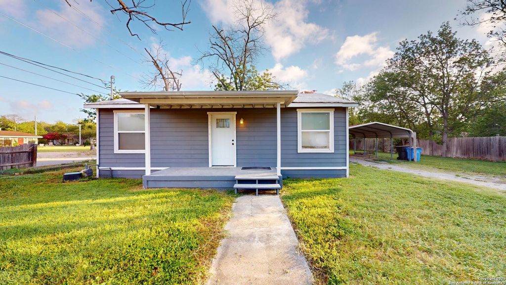 Photo of 604 New Braunfels, Seguin, TX 78155 (MLS # 1878720)