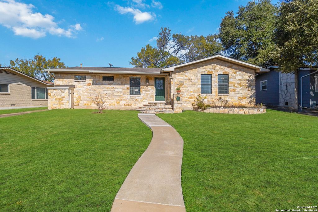 Photo of 2439 W Summit Ave, San Antonio, TX 78228 (MLS # 1929818)