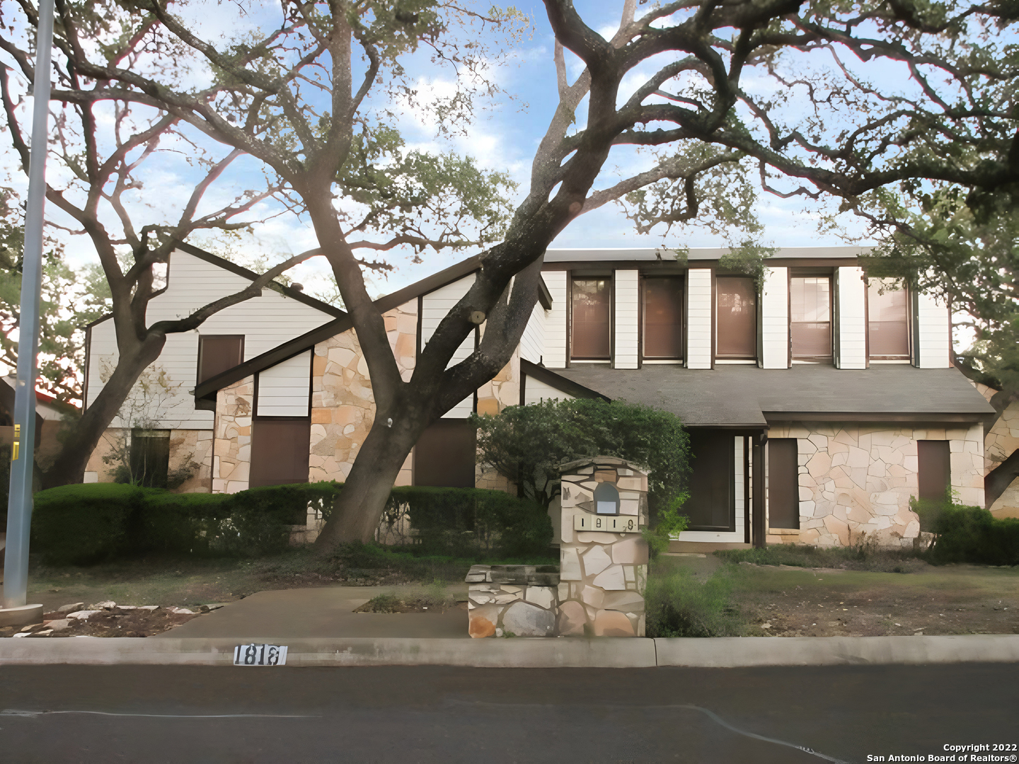Photo 1 of 31 — 1818 MORESHEAD ST, San Antonio, TX 78231