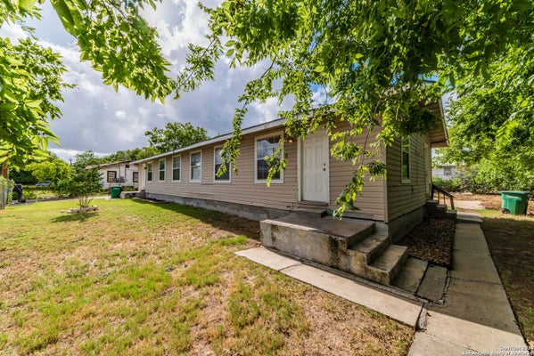 508 BEE ST, SAN ANTONIO, TX 78208 - Image fff51e4f3be4efbe7b3dcd6f3d99d04c/2214269781
