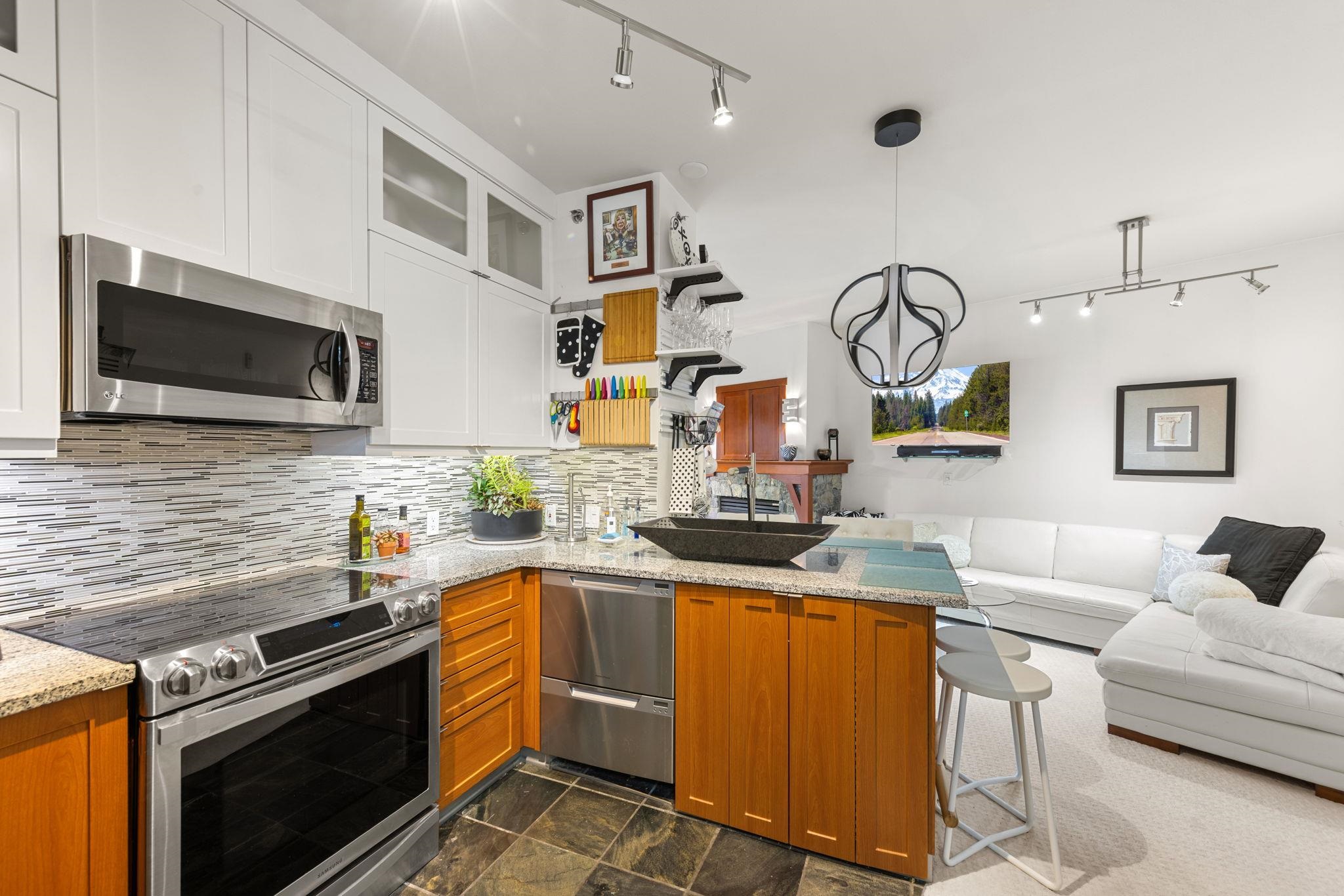 1750 Village East Road 409 (5-409)