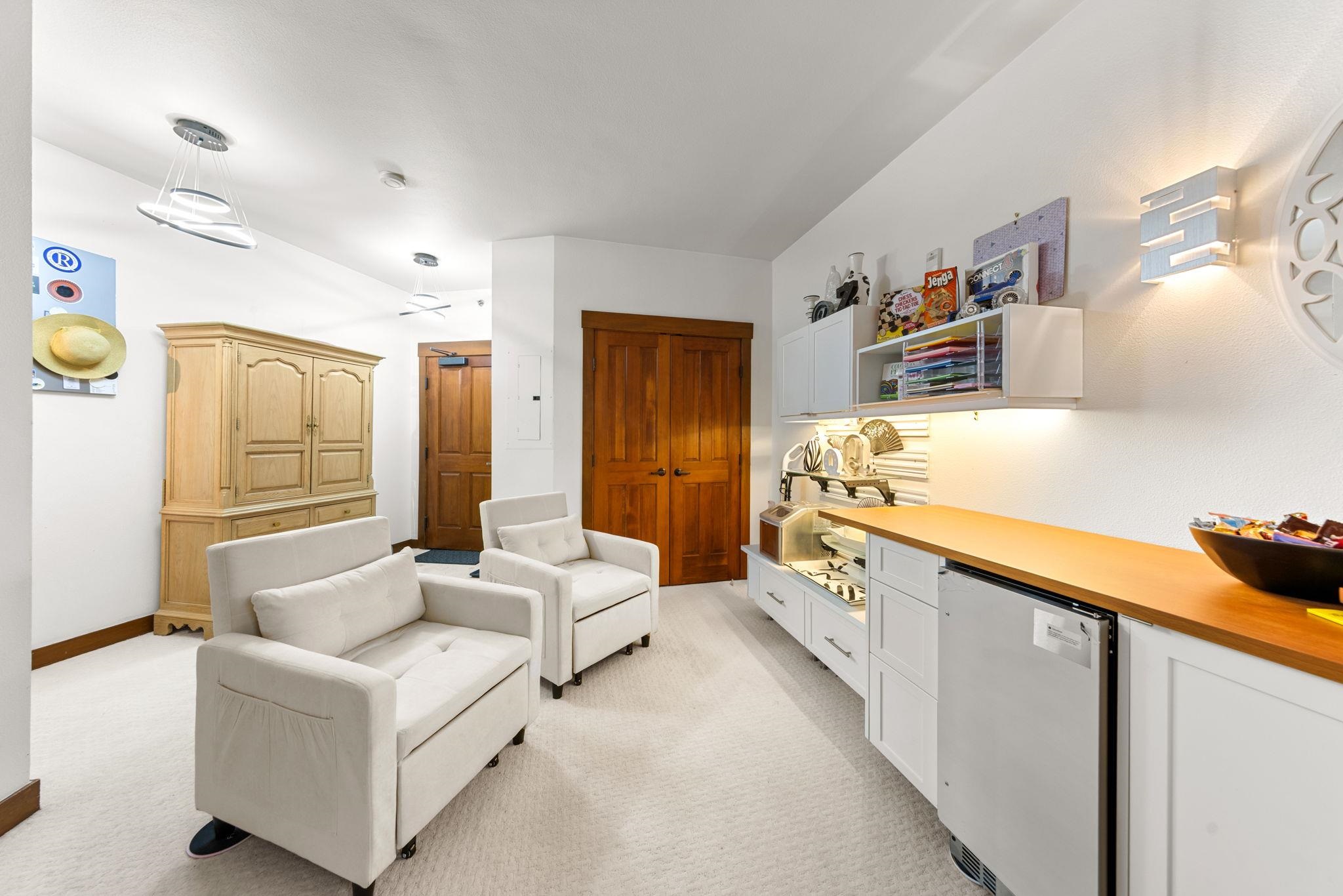 1750 Village East Road 409 (5-409)