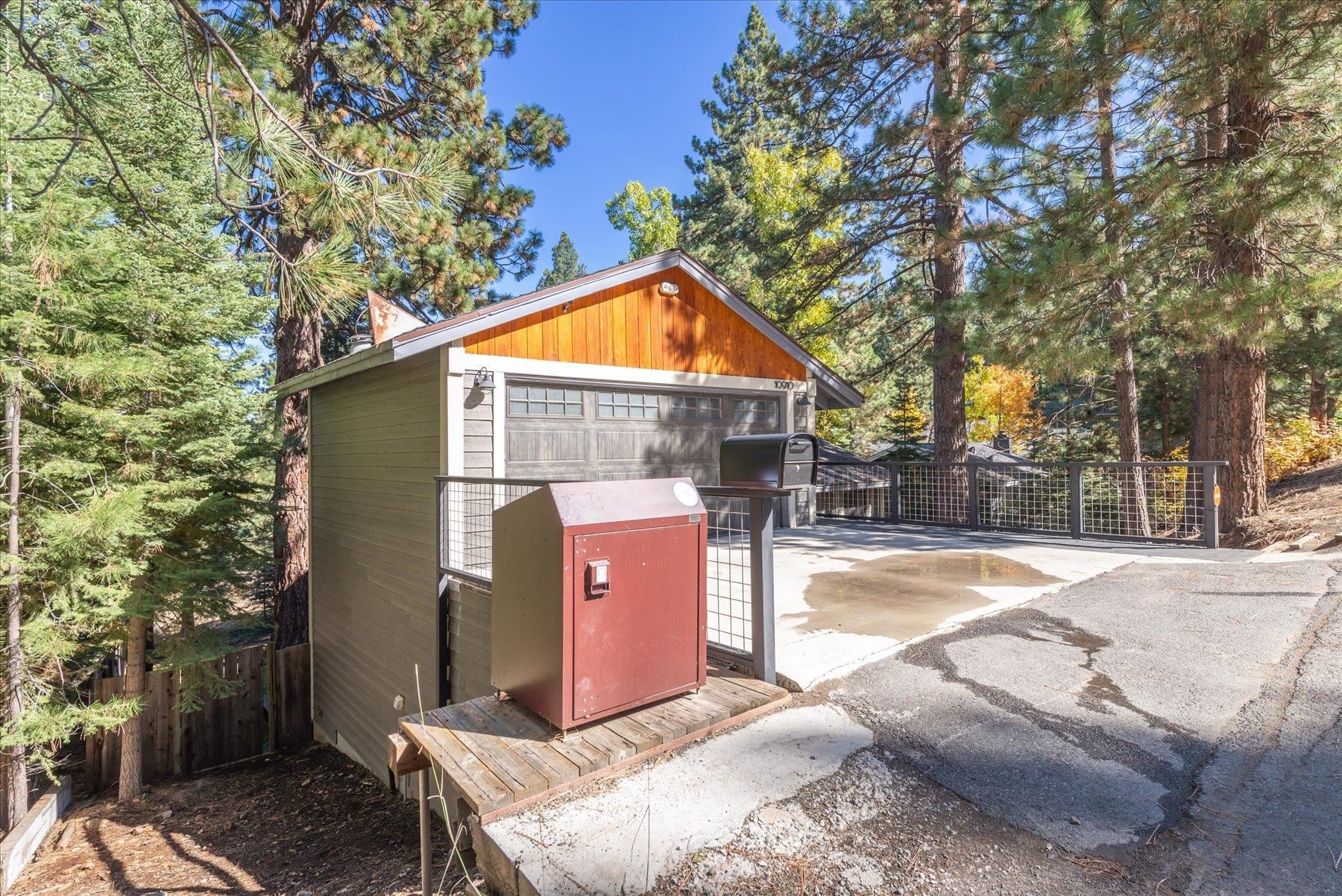 10910 Palisades Drive