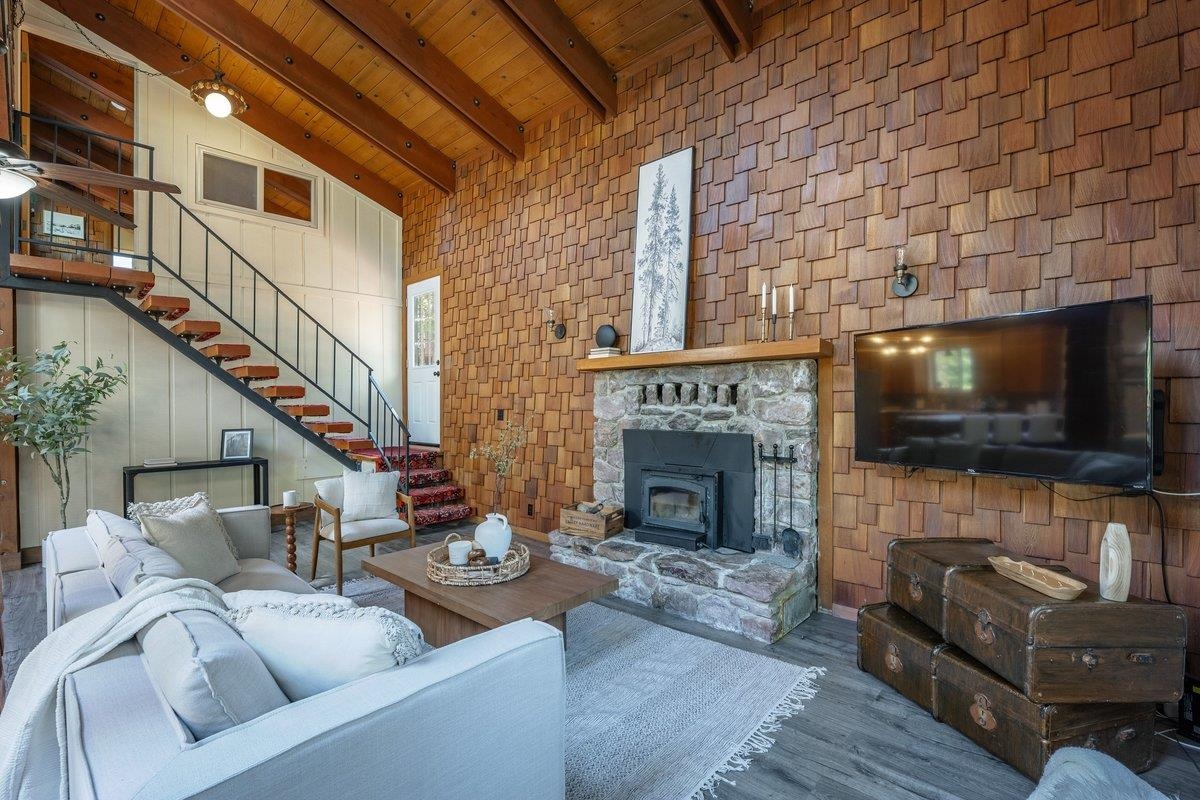 465 Sierra Drive