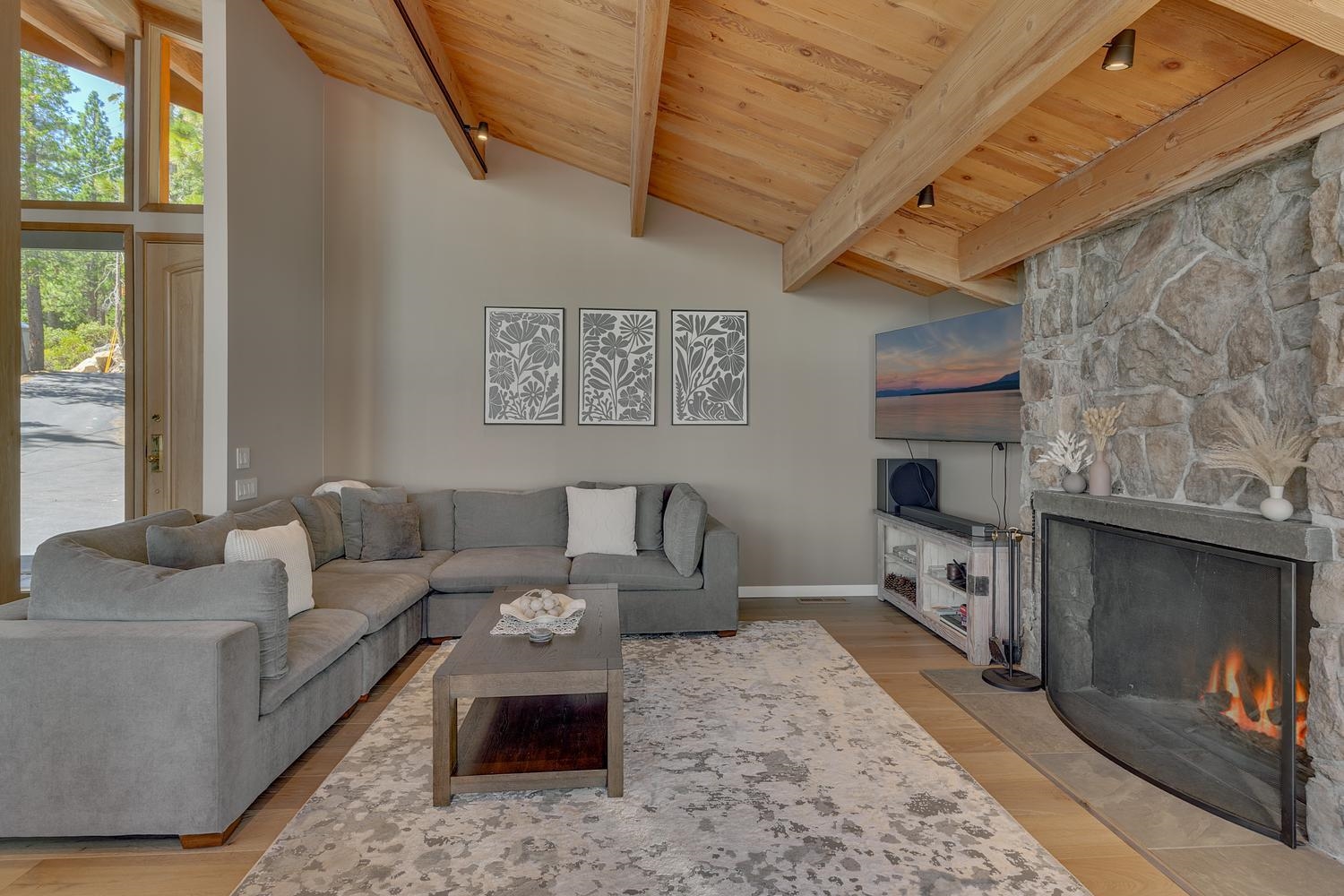 8781 Lakeside Drive