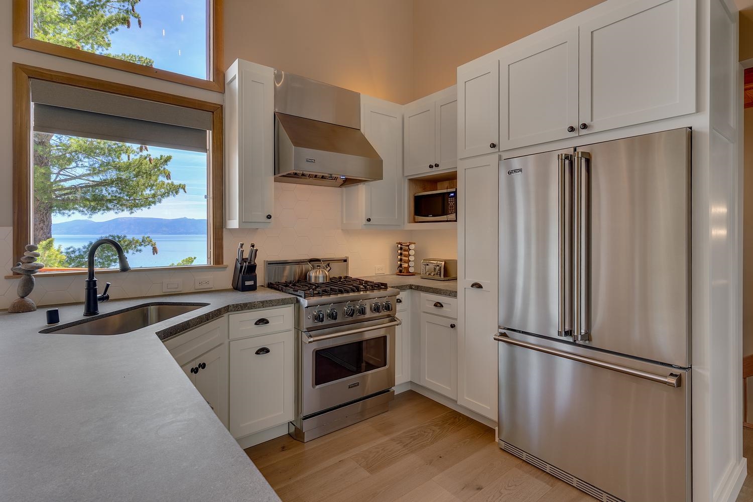 8781 Lakeside Drive