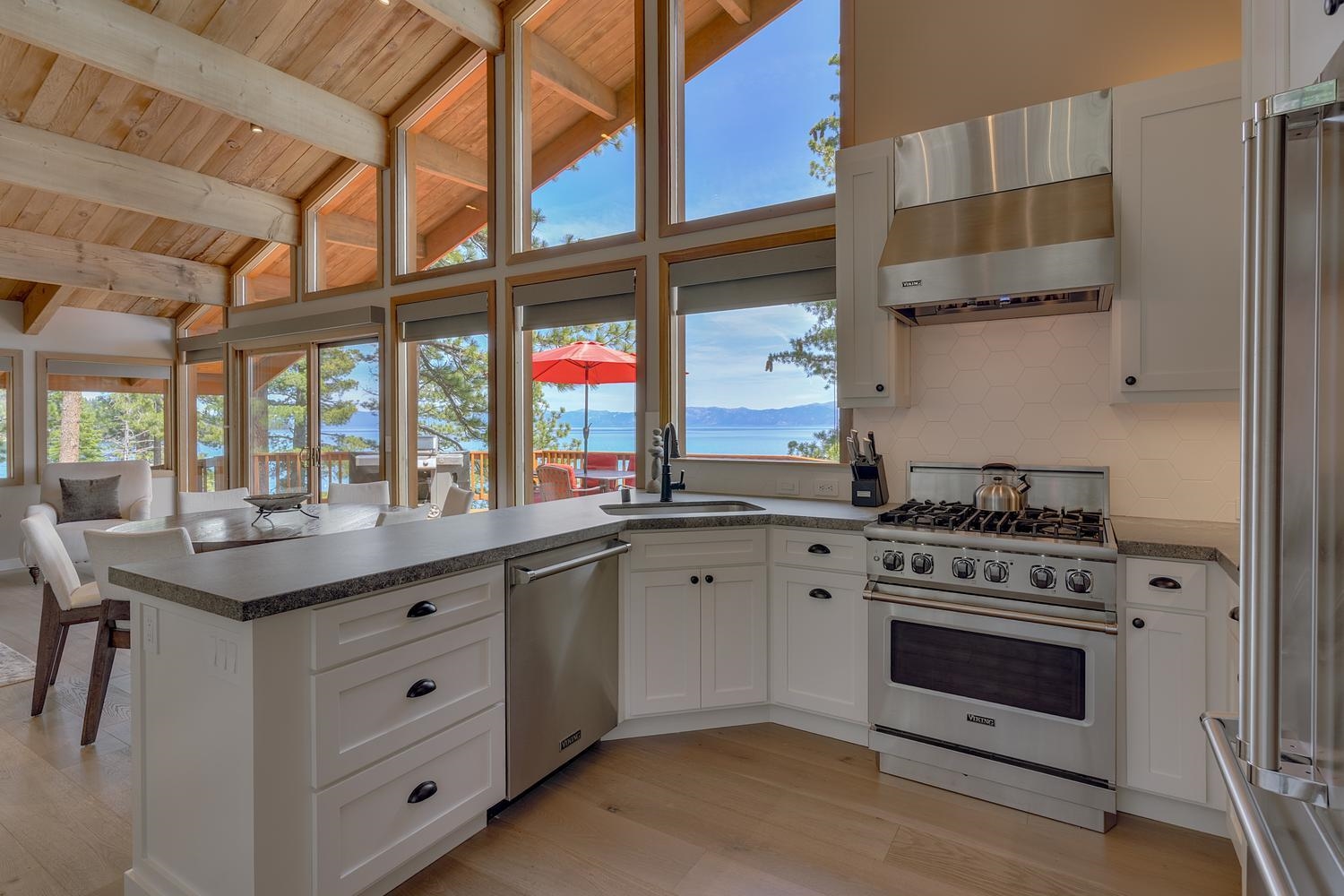 8781 Lakeside Drive