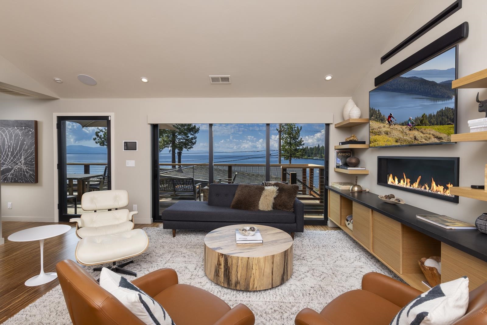 6061 North Lake Boulevard