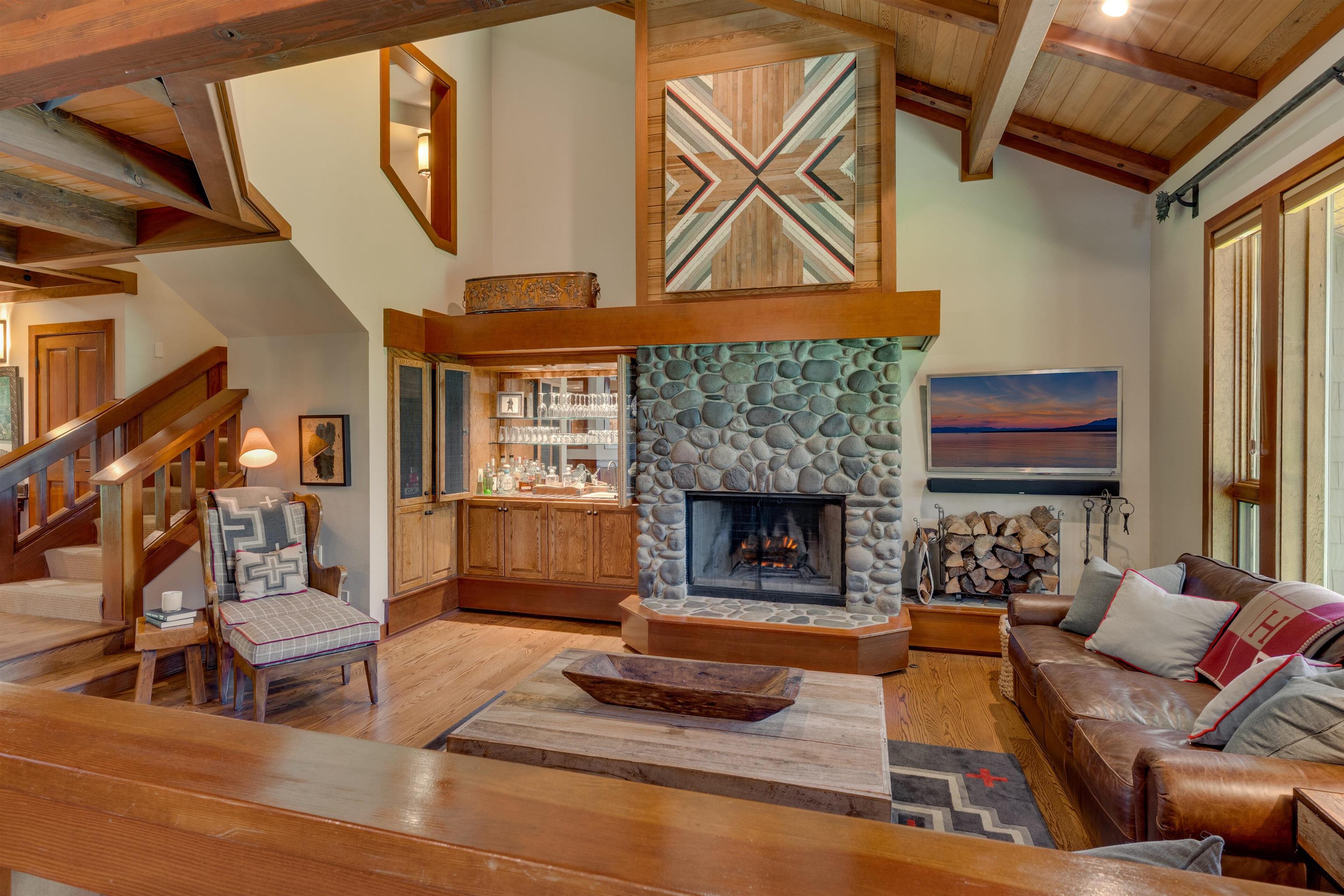 6400 West Lake Boulevard 2