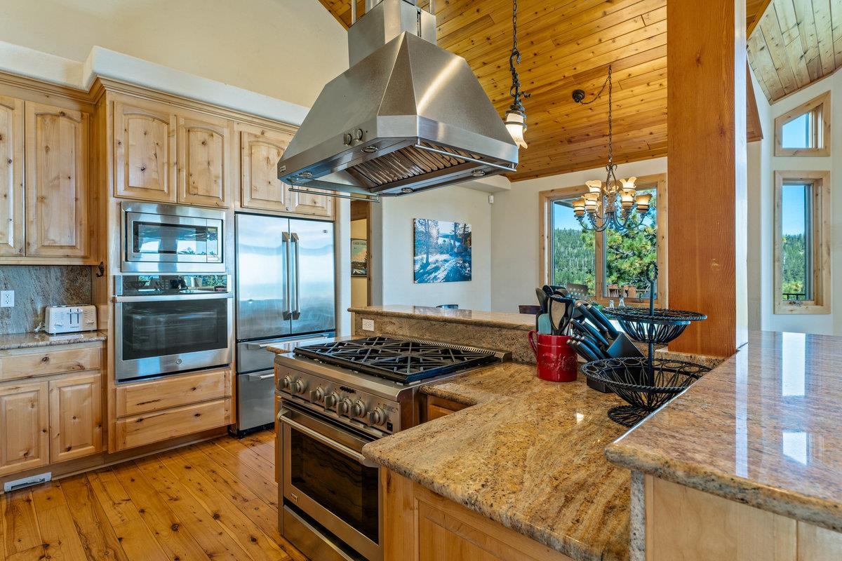 Tahoma, California 96142, United States, 5 Bedrooms Bedrooms, ,4 BathroomsBathrooms,Residential,Active,127368