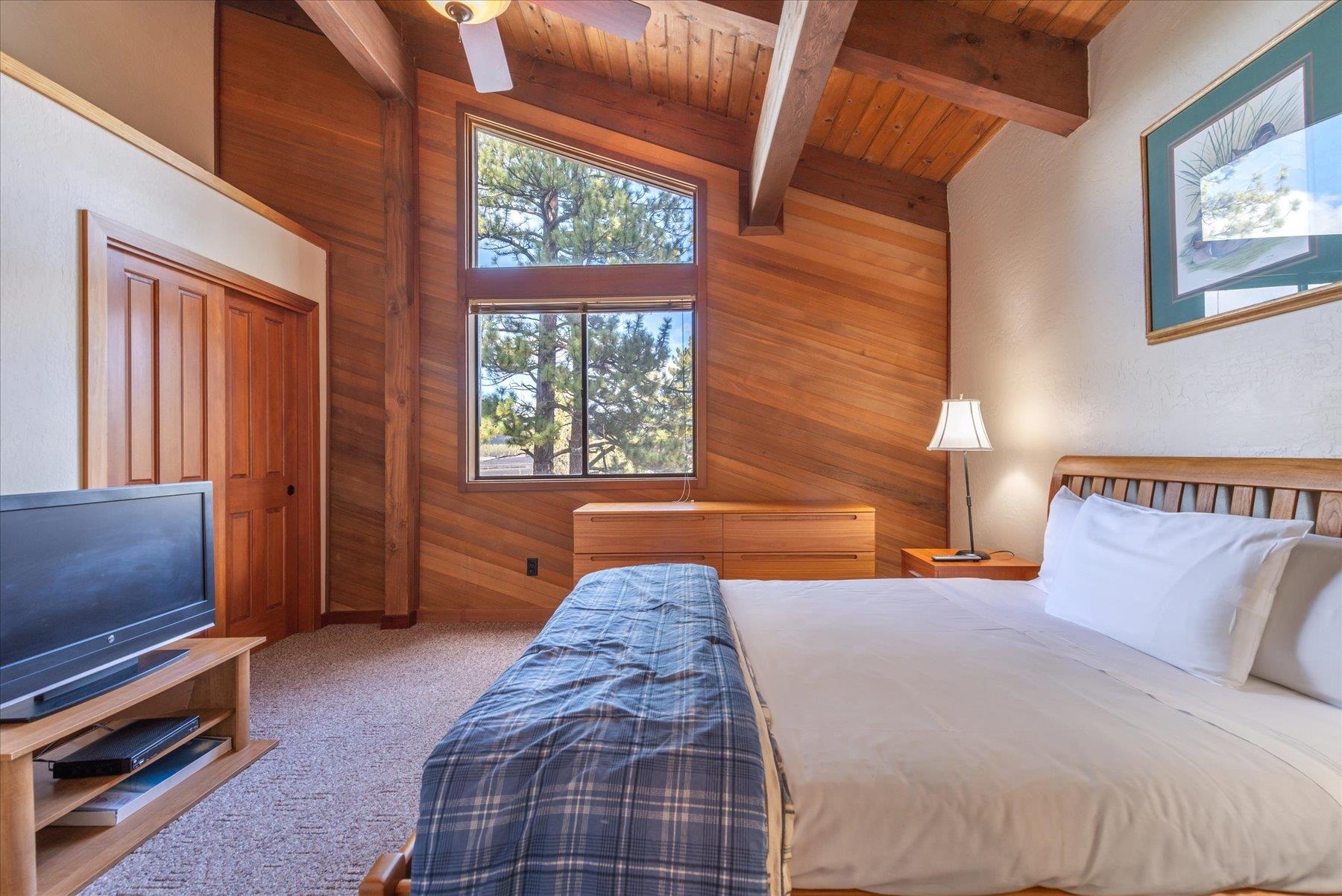 Truckee, California 96161, United States, 4 Bedrooms Bedrooms, ,5 BathroomsBathrooms,Residential,Active,141890