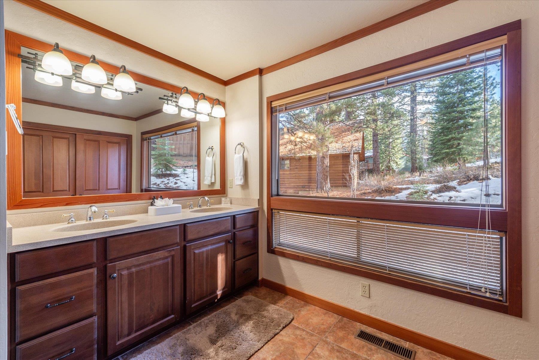 Truckee, California 96161, United States, 4 Bedrooms Bedrooms, ,5 BathroomsBathrooms,Residential,Active,141890