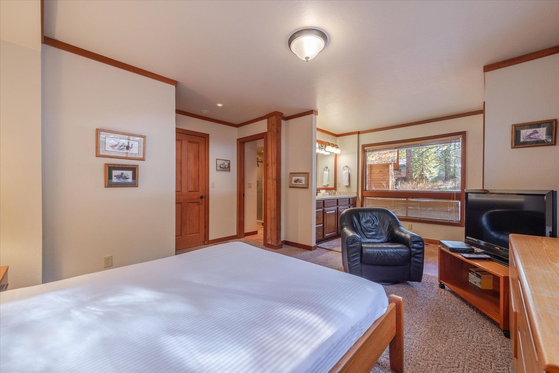 Truckee, California 96161, United States, 4 Bedrooms Bedrooms, ,5 BathroomsBathrooms,Residential,Active,141890