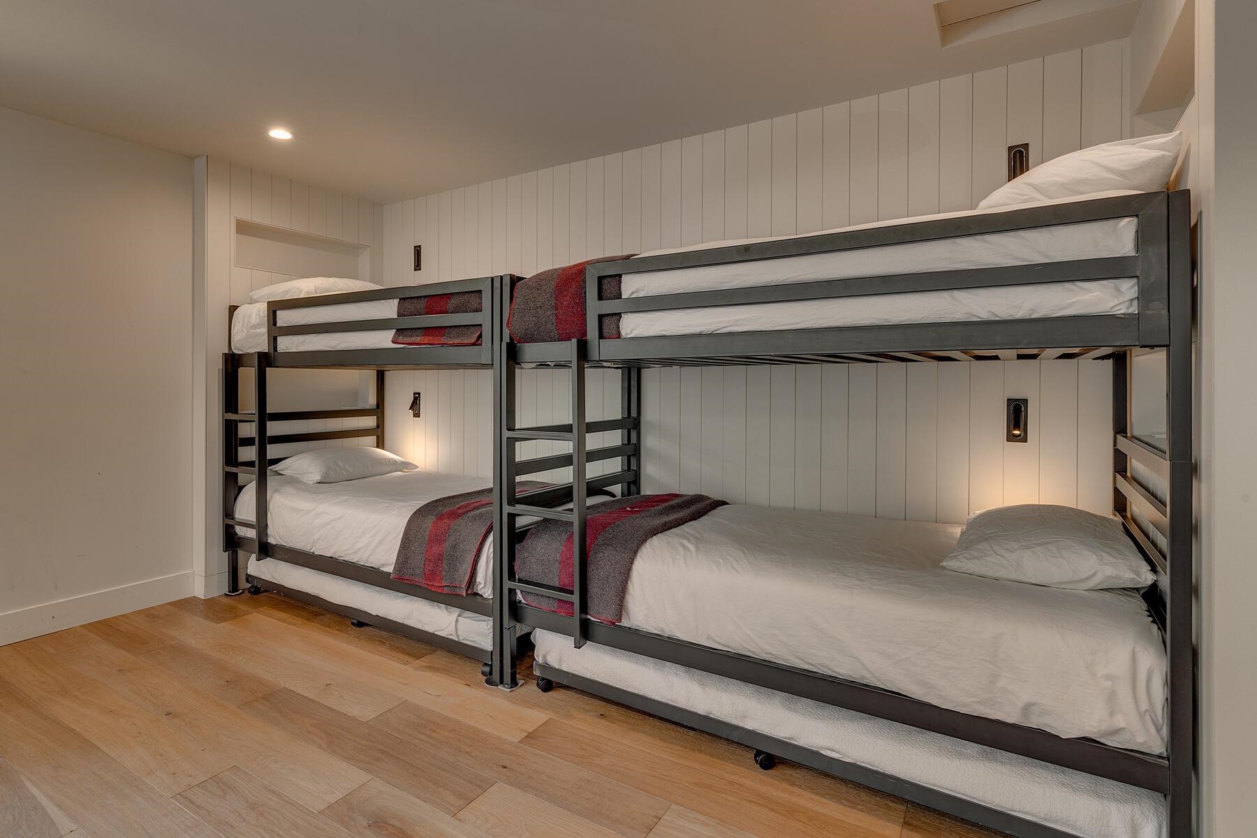 Tahoe City, California 96145, United States, 4 Bedrooms Bedrooms, ,3 BathroomsBathrooms,Residential,Active,172202