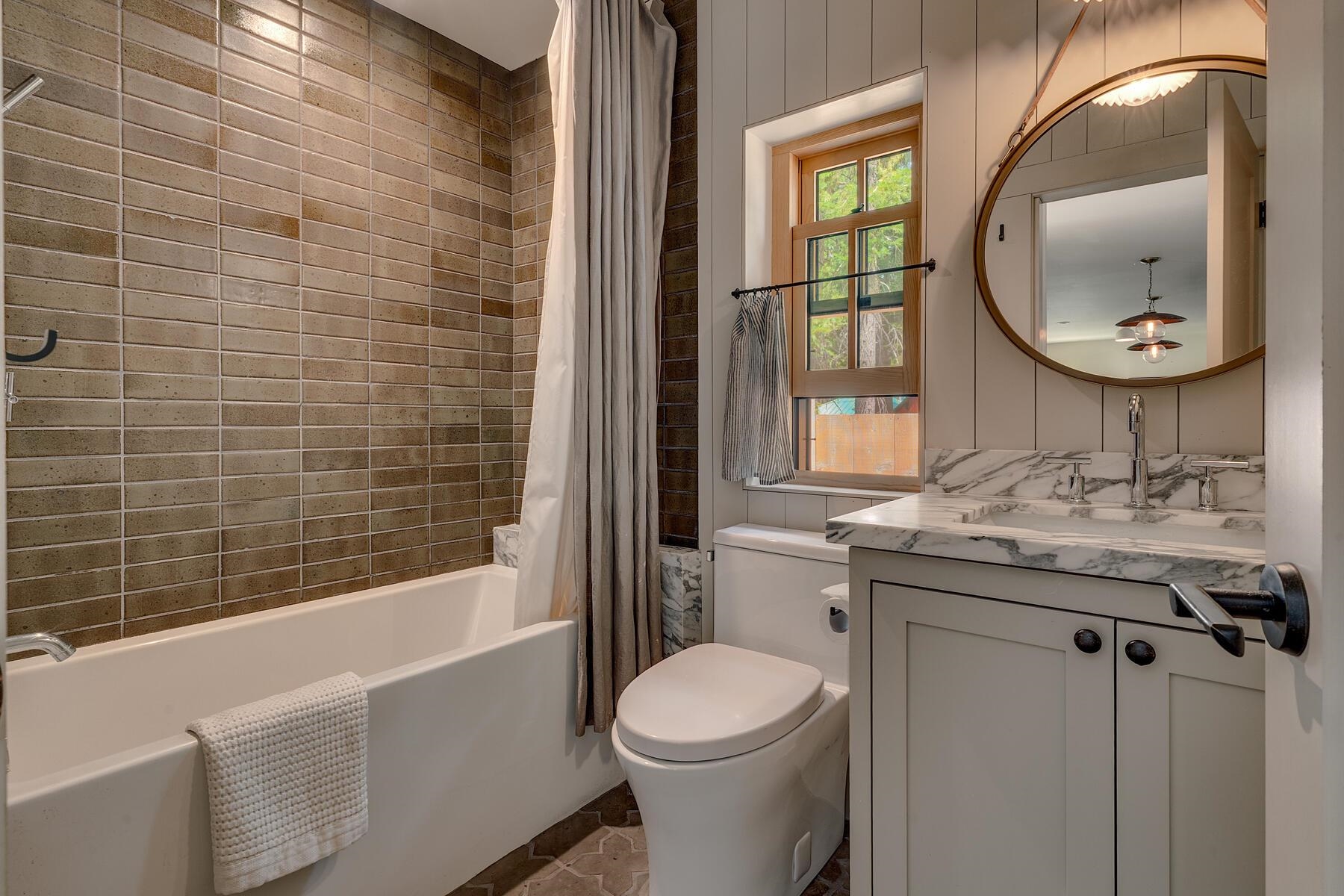 Tahoe City, California 96145, United States, 4 Bedrooms Bedrooms, ,3 BathroomsBathrooms,Residential,Active,172202