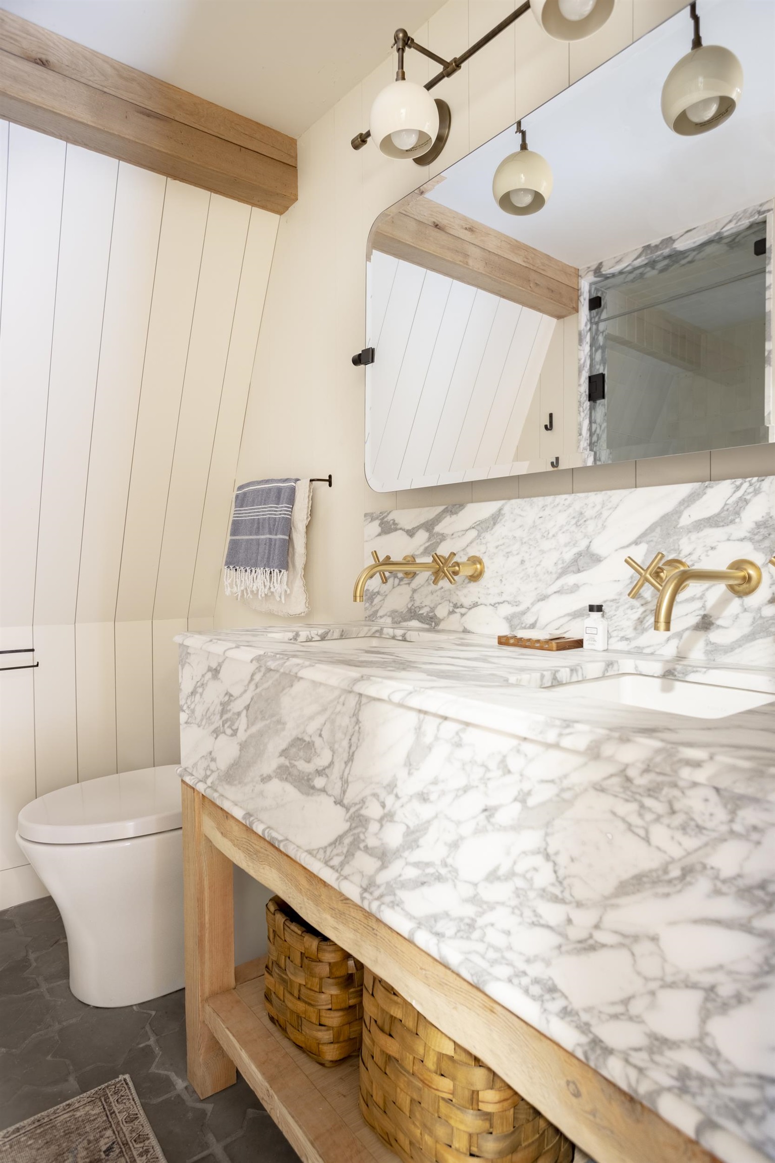 Tahoe City, California 96145, United States, 4 Bedrooms Bedrooms, ,3 BathroomsBathrooms,Residential,Active,172202